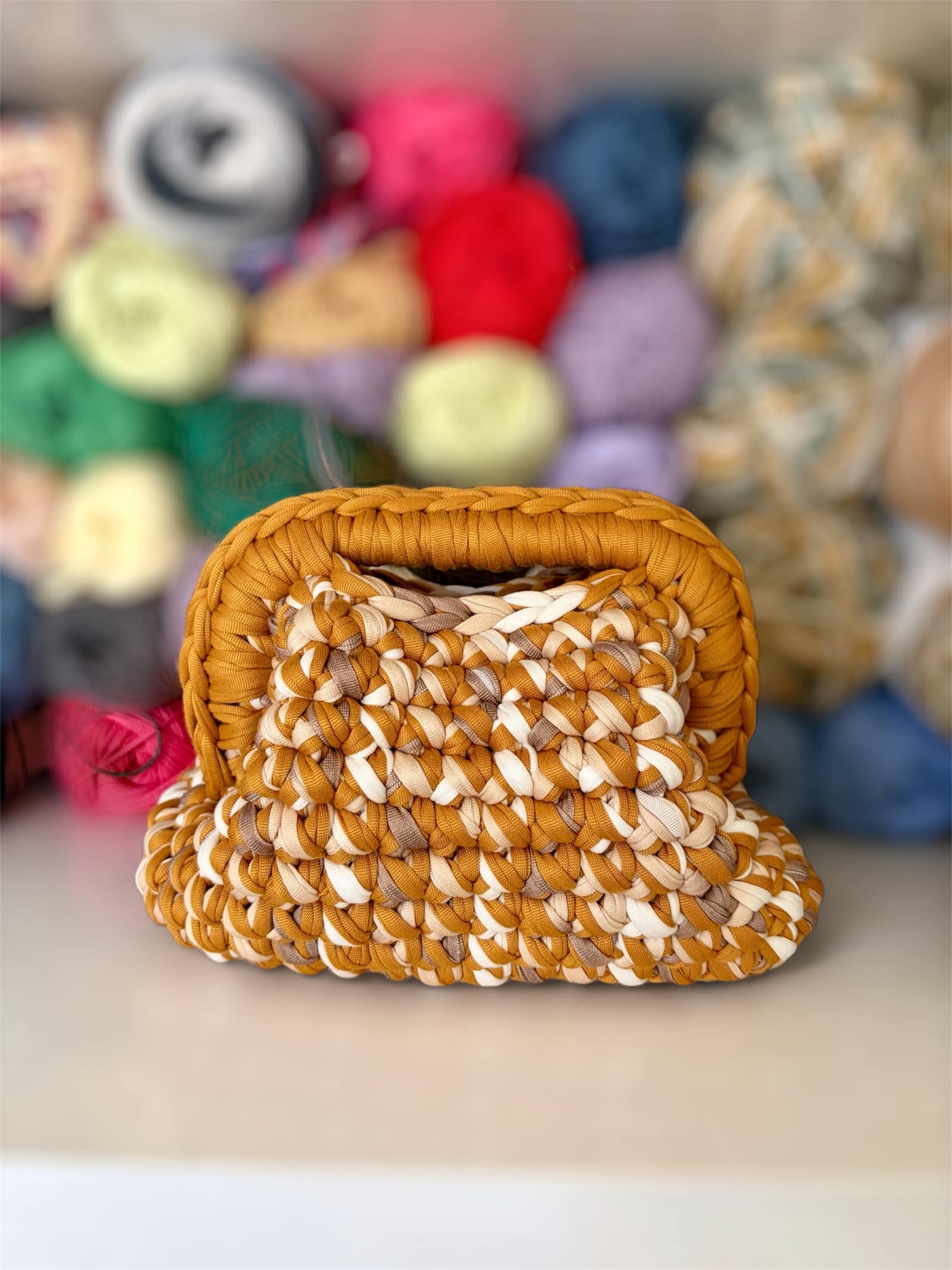 Gaia clutch (golden) — view 2